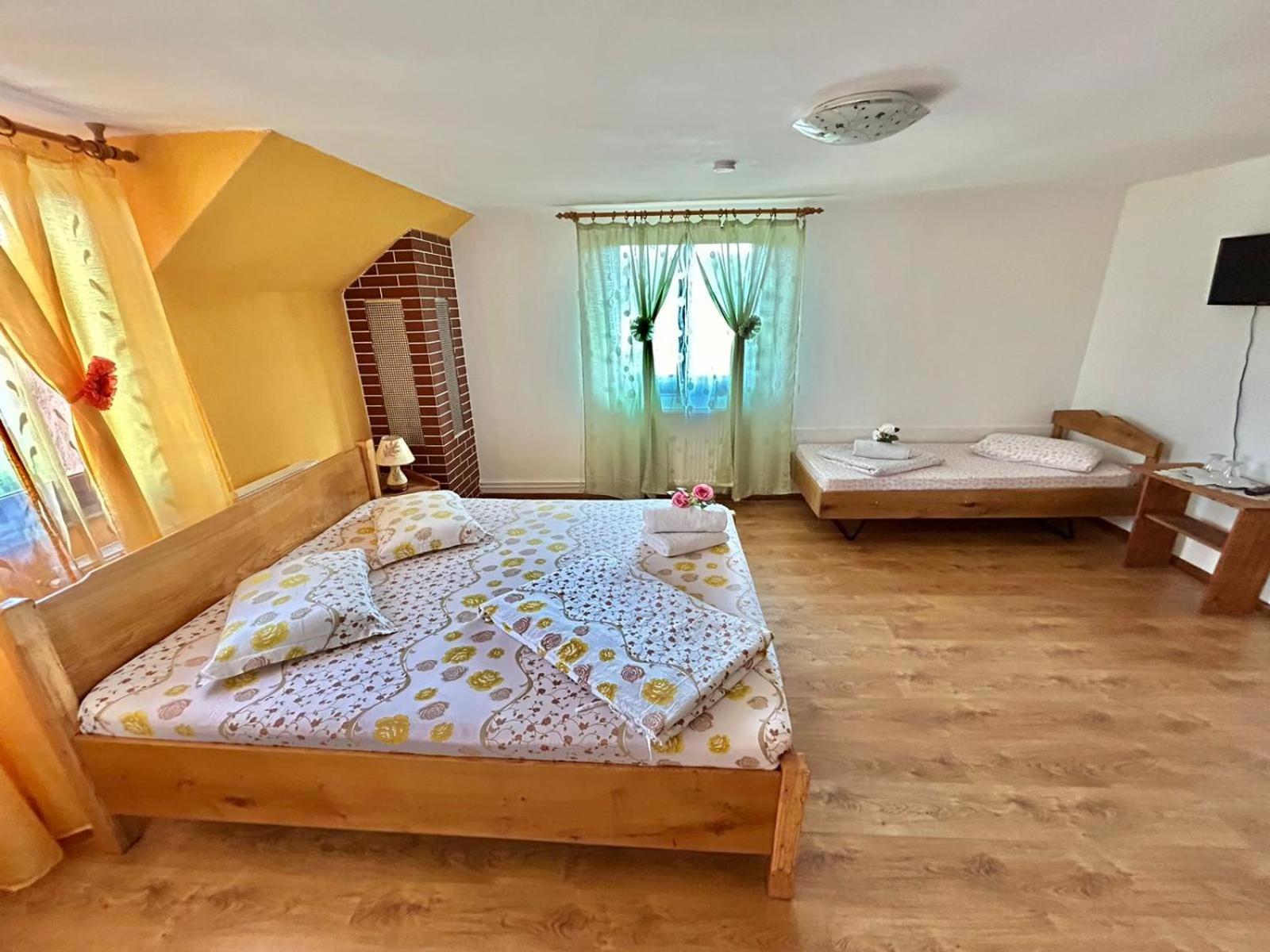 Pensiunea Casa Nina Cartisoara Room photo